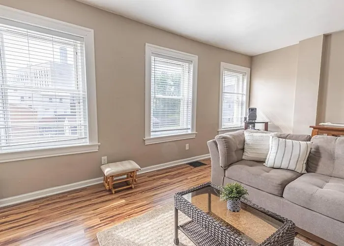 Bright Mount Washington 3br With Deck Apartment
