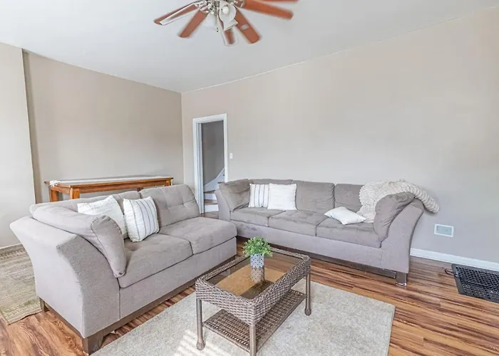 Bright Mount Washington 3br With Deck Apartment