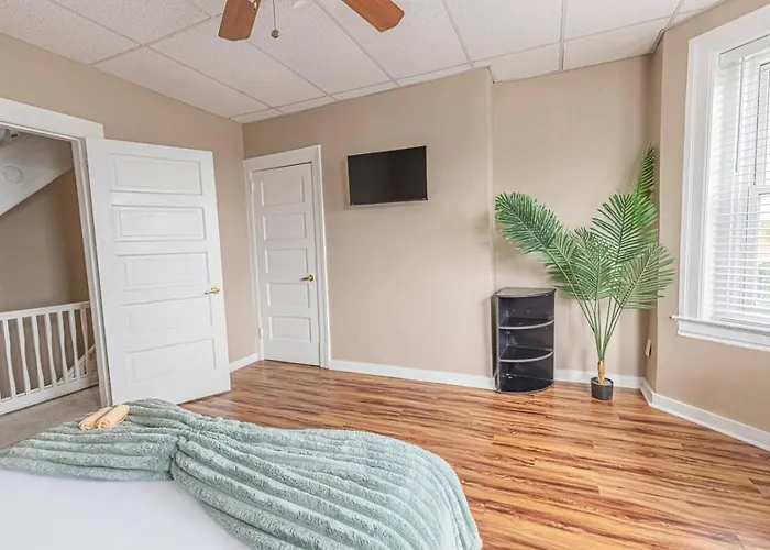 Bright Mount Washington 3br With Deck