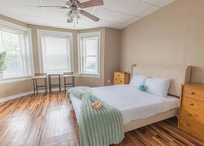 Bright Mount Washington 3br With Deck Apartment
