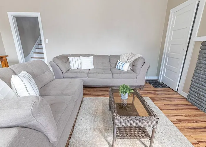 Bright Mount Washington 3br With Deck Apartment
