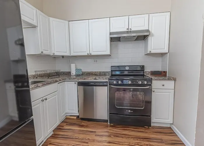 Bright Mount Washington 3br With Deck Apartment